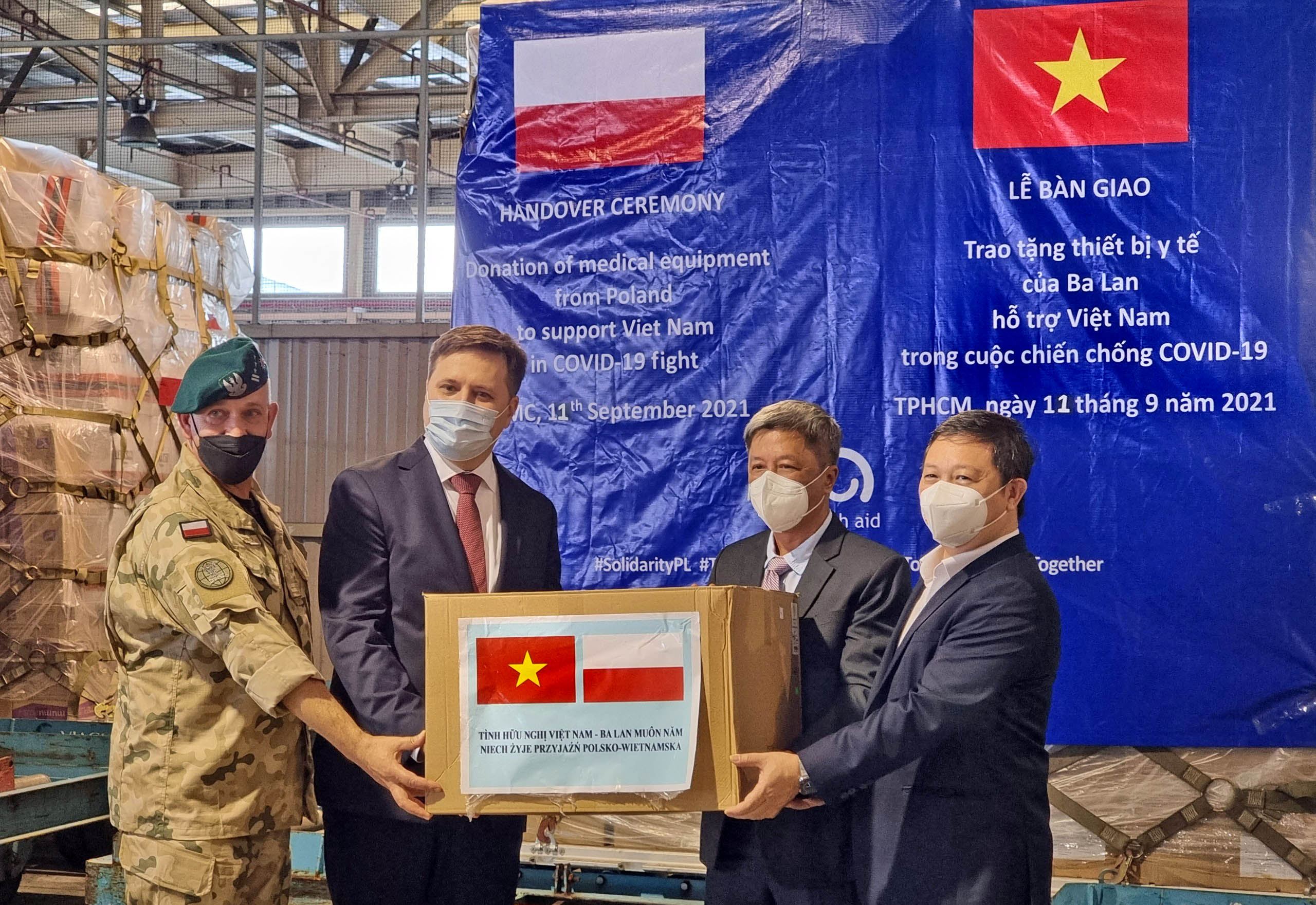 Tích cực hỗ trợ nhân dân và lực lượng tuyến đầu phòng, chống dịch